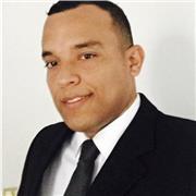 Profesor de ciencias sociales para socializar clases a diferentes estudiantes y edades